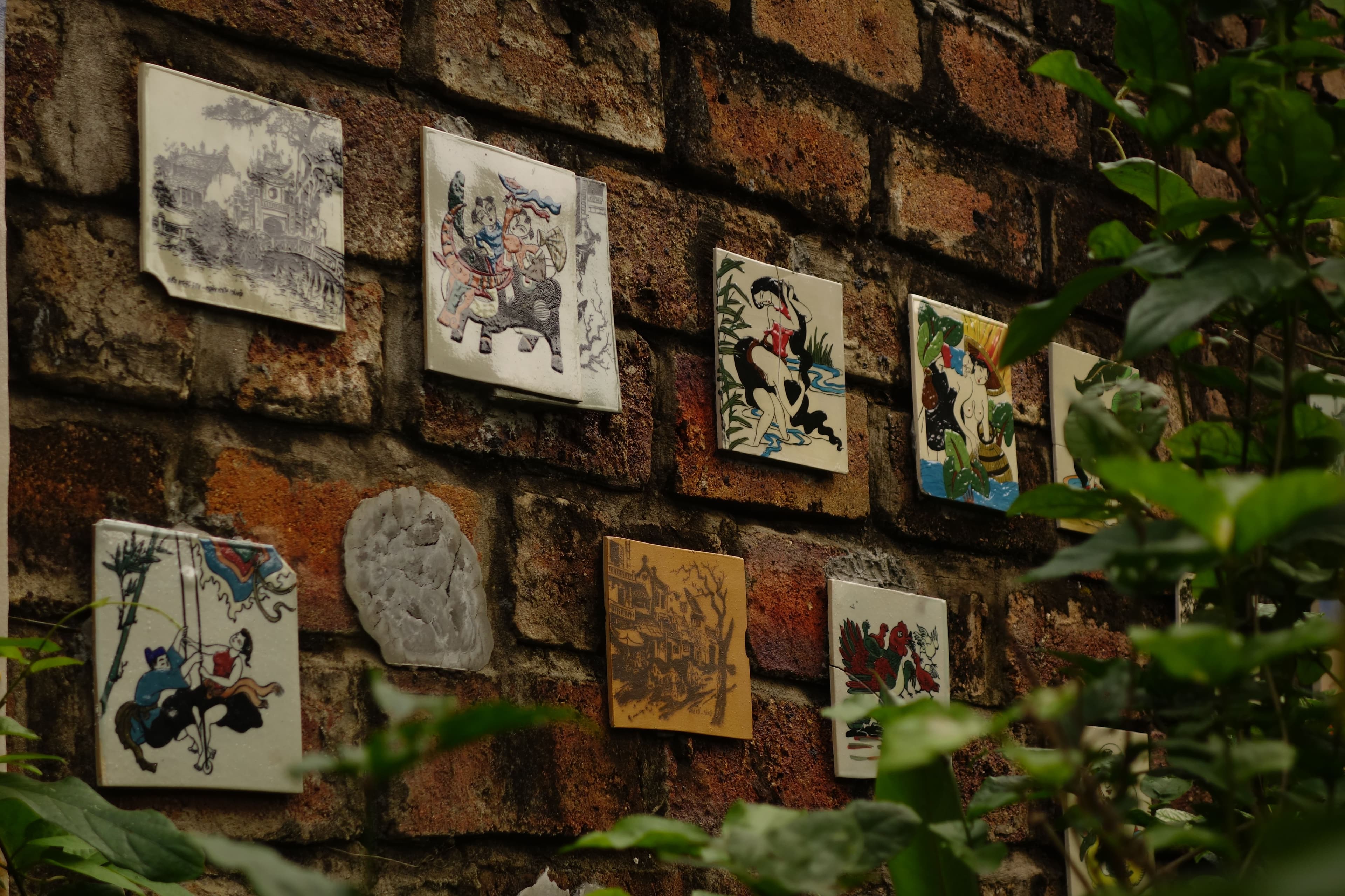 08:45 — Arrival in Bát Tràng Village + Heritage walk