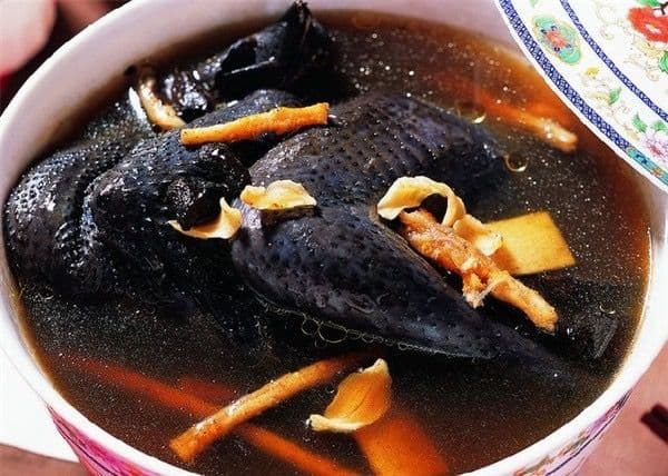 Gà Tần Thuốc Bắc (Herbal Chicken Soup with Medicinal Herbs)